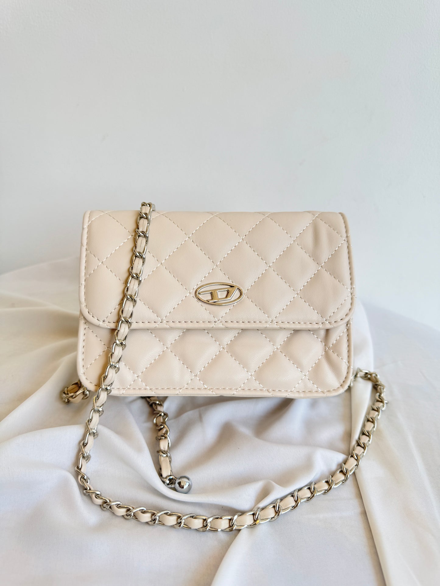 D Cross Body