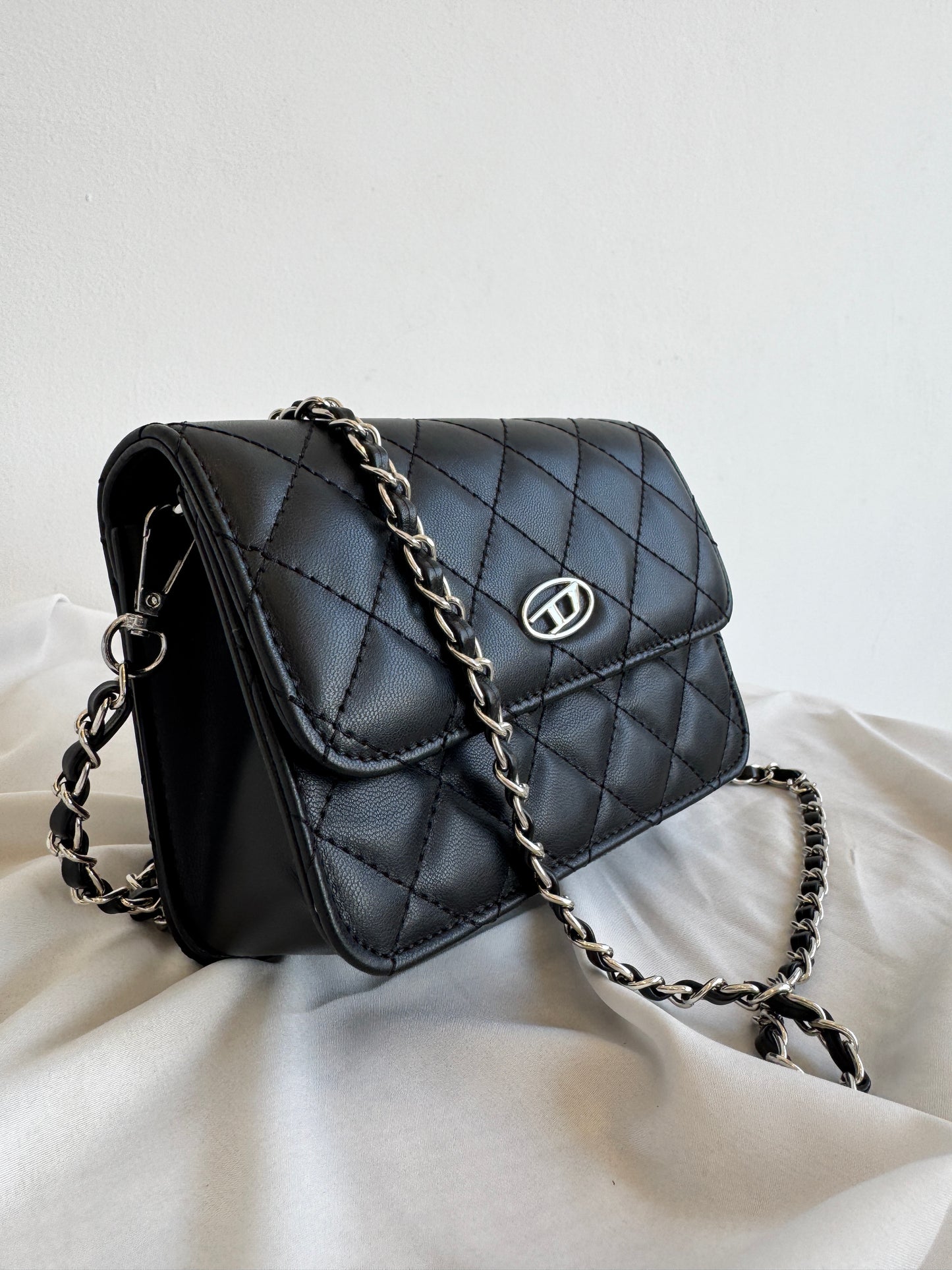 D Cross Body